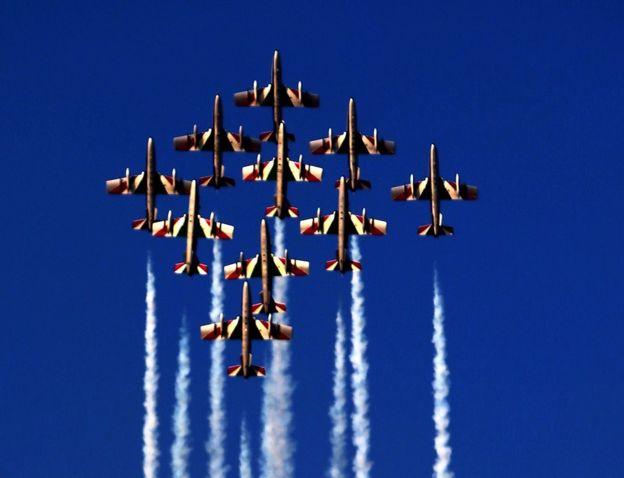 Военные самолеты стали гвоздем программы авиашоу в Дубае