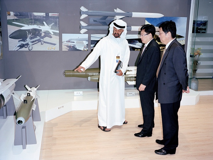 Фотогалерея с крупнейшей на Ближнем Востоке выставки вооружений IDEX