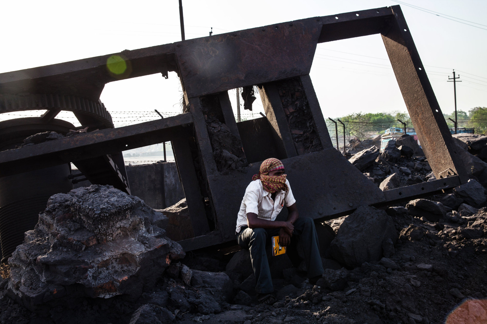 Угольный бассейн джария. Горящая угольная шахта. Coal India Ltd выработки. Добыча угля Джаркханд.