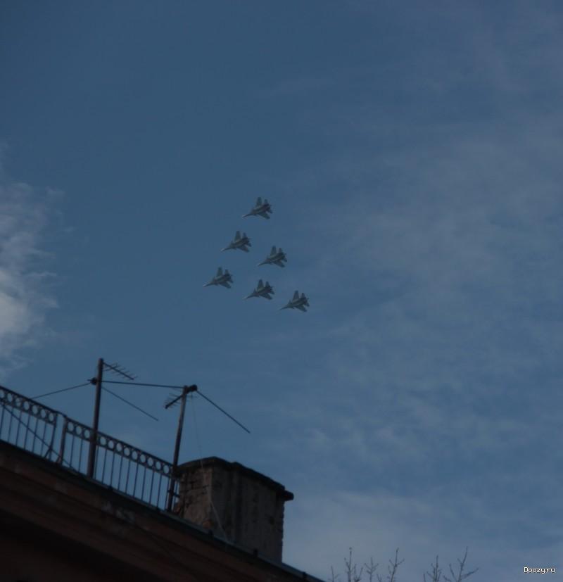 Самолеты Су-30СМ над городом