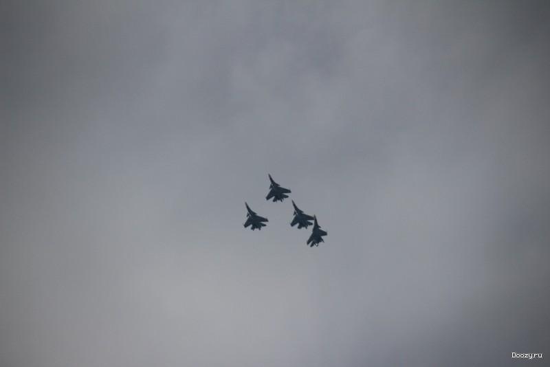 Самолеты Су-30СМ над городом