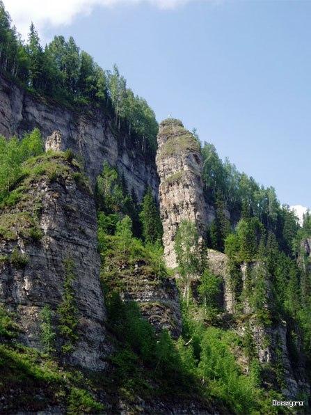 Чертов палец – каменный столб в Пермском крае на реке Усьва