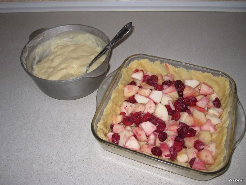Нежный пирог с вишней и яблоками рецепт