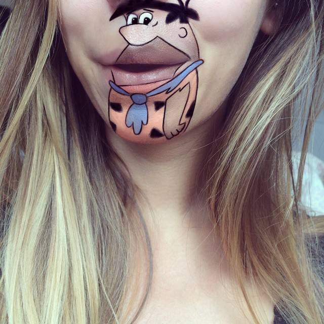 Липарт: девушка рисует на губах