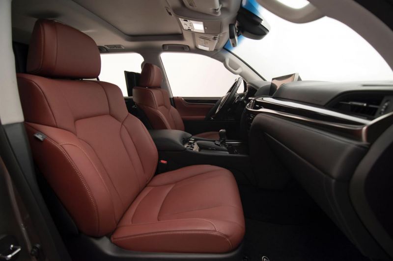 Lexus раскрыл внешность и «начинку» обновленного LX 570