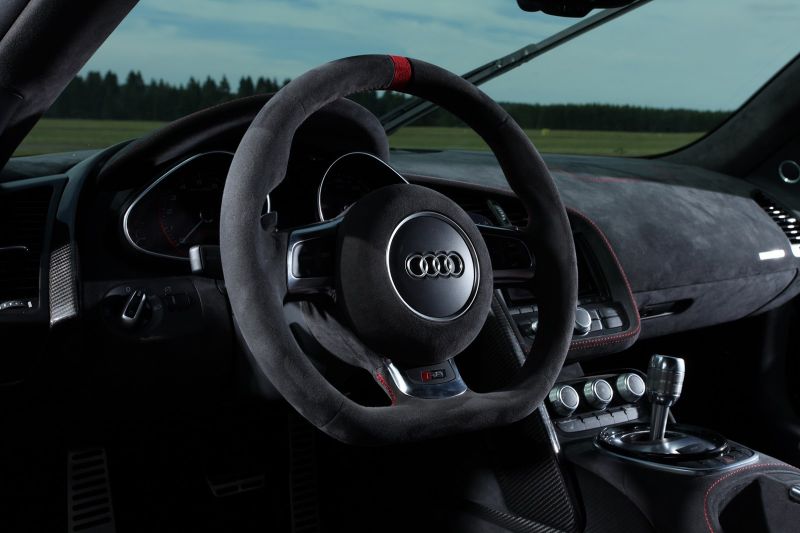 Нестандартный тюнинг Audi R8 V10 Plus