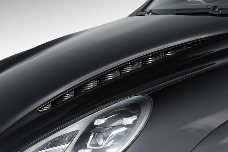 Porsche Cayenne получил новый карбоновый обвес от TOPCAR