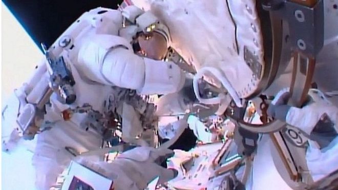 НАСА экстренно прекратило выход астронавтов в открытый космос
