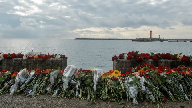Российские спасатели начали масштабную операцию по поиску тел погибших в катастрофе над Черным морем