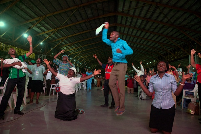 Огромные церкви Лагоса