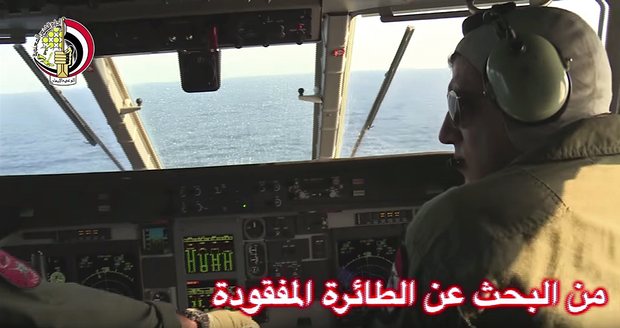 Греческие военные нашли останки пассажира и другие обломки пропавшего самолета EgyptAir