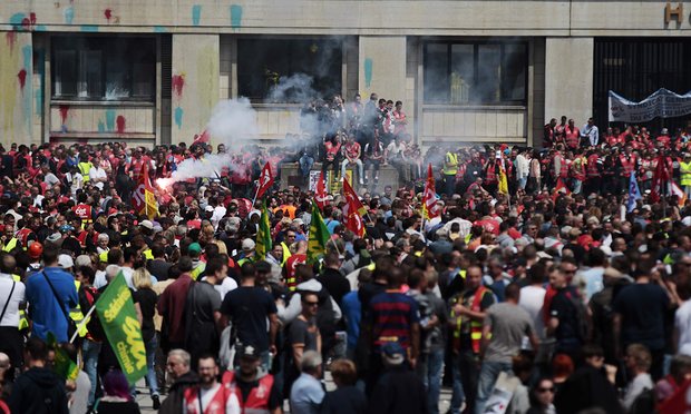 Во Франции прошли акции протеста против действий властей