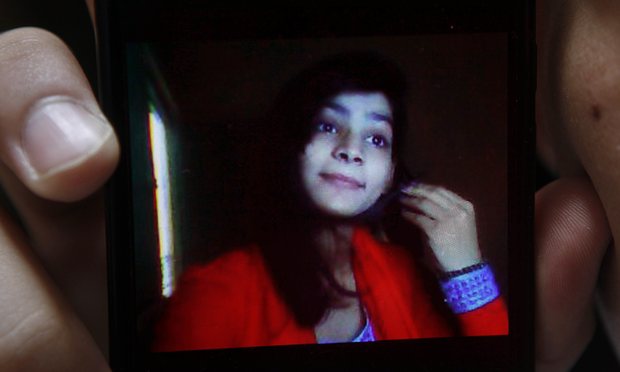 В Пакистане мать заживо сожгла дочь за замужество против воли родителей