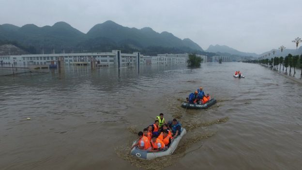 Наводнение убило 180 человек в Китае