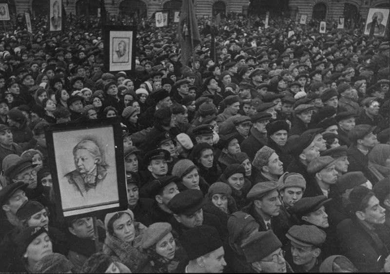 От марксизма до Макдональдса: подборка фото из российских музеев и частных коллекций