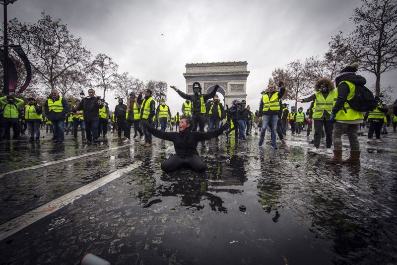 Протесты в Париже: фотогалерея