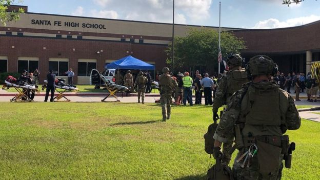 От 8 до 10 человек погибли в результате стрельбы в школе в Техасе