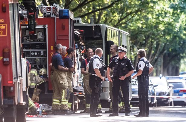 Террорист ранил 14 человек ножом в Германии