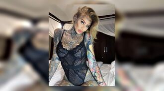 Самая татуированная британка показала, как выглядит без татуировок