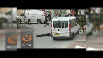 Израильский солдат добил раненного палестинца выстрелом в голову