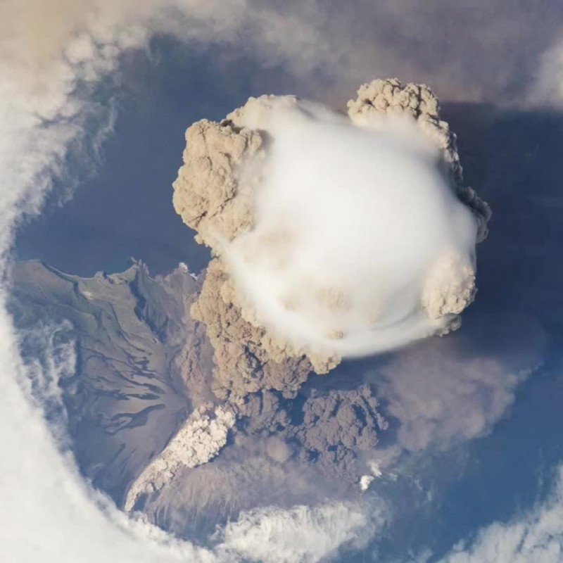 Вулкан Кальбуко из космоса